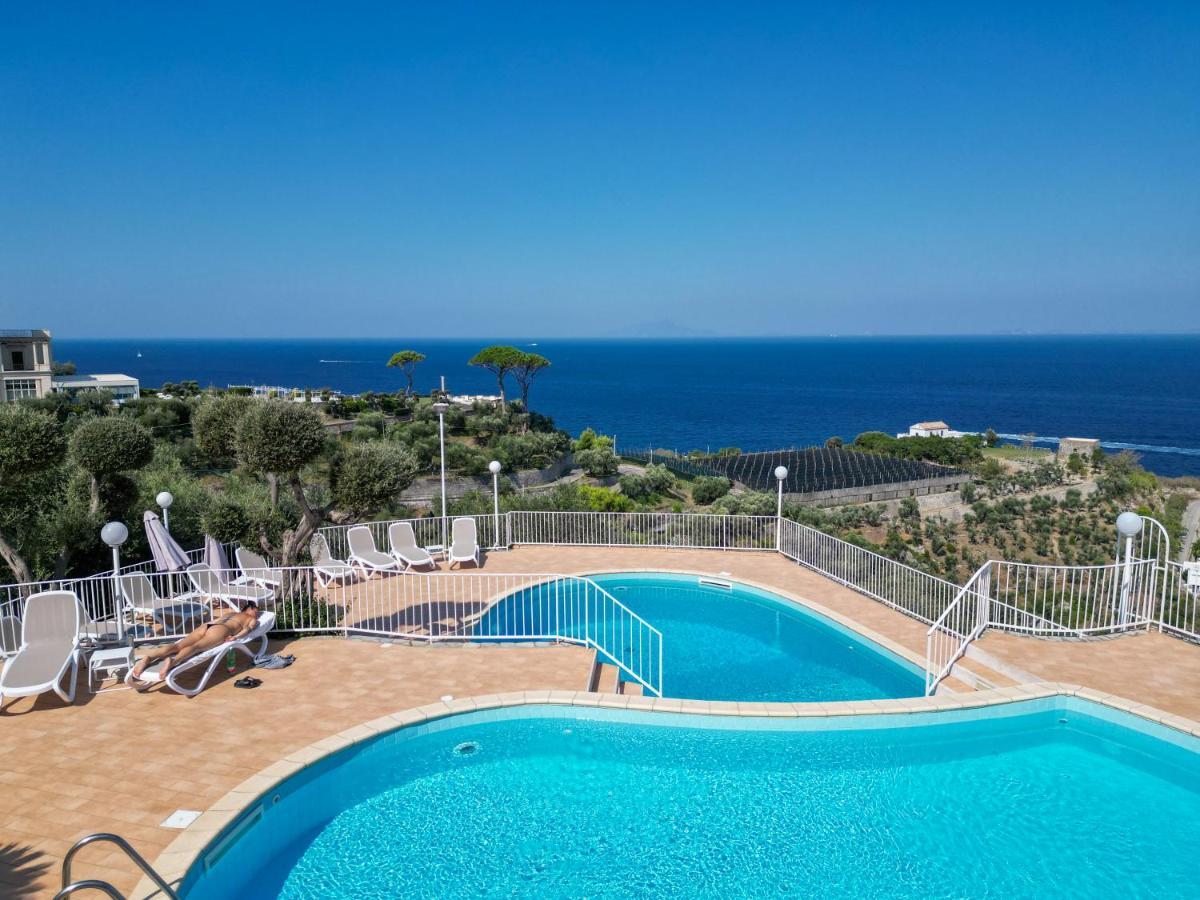 Villaggio Villa Lubrense ماسّا لوبْرينسِ المظهر الخارجي الصورة