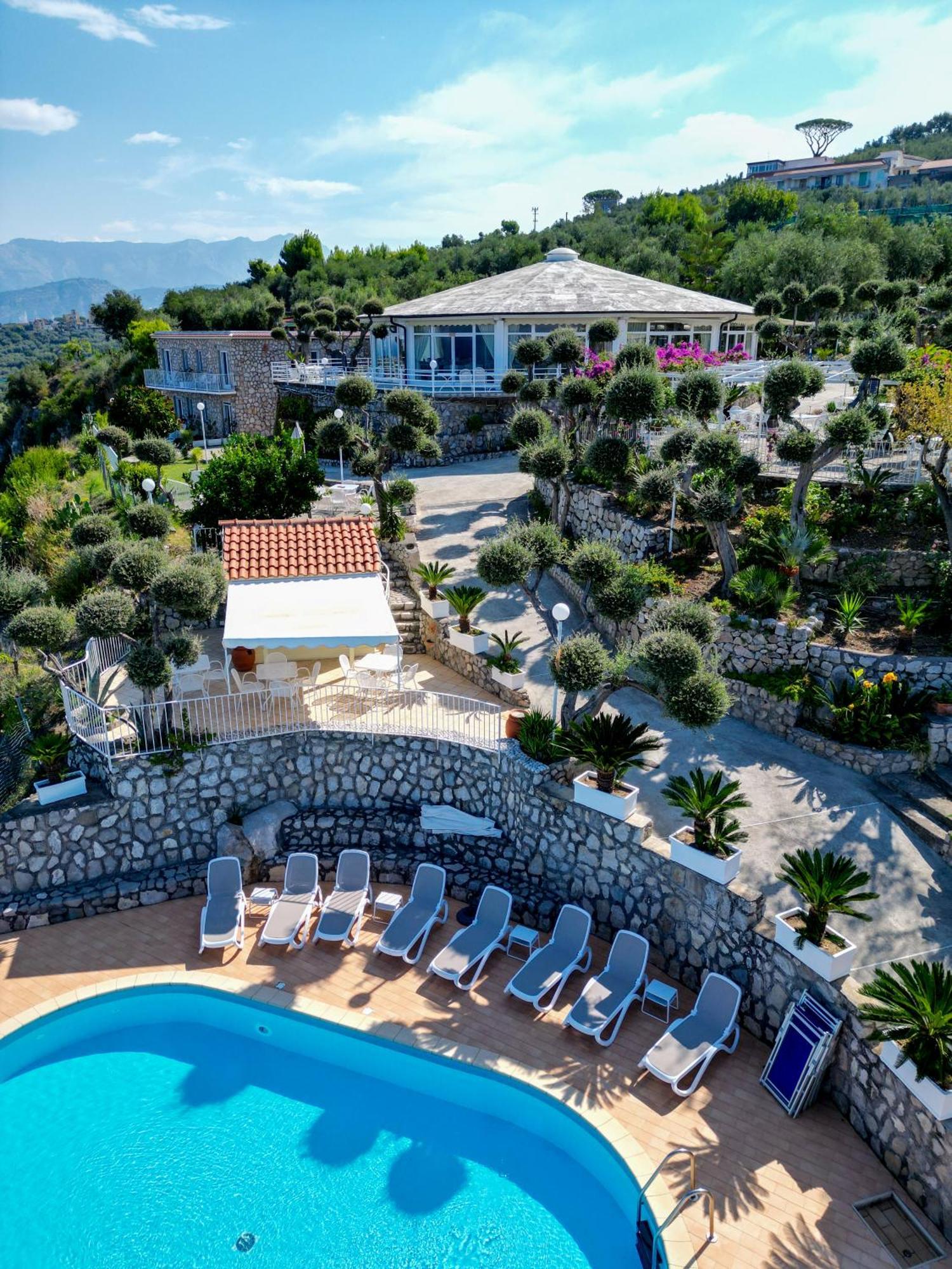 Villaggio Villa Lubrense ماسّا لوبْرينسِ المظهر الخارجي الصورة