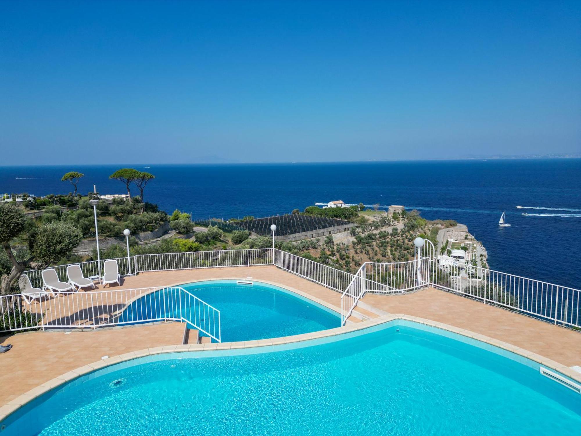 Villaggio Villa Lubrense ماسّا لوبْرينسِ المظهر الخارجي الصورة