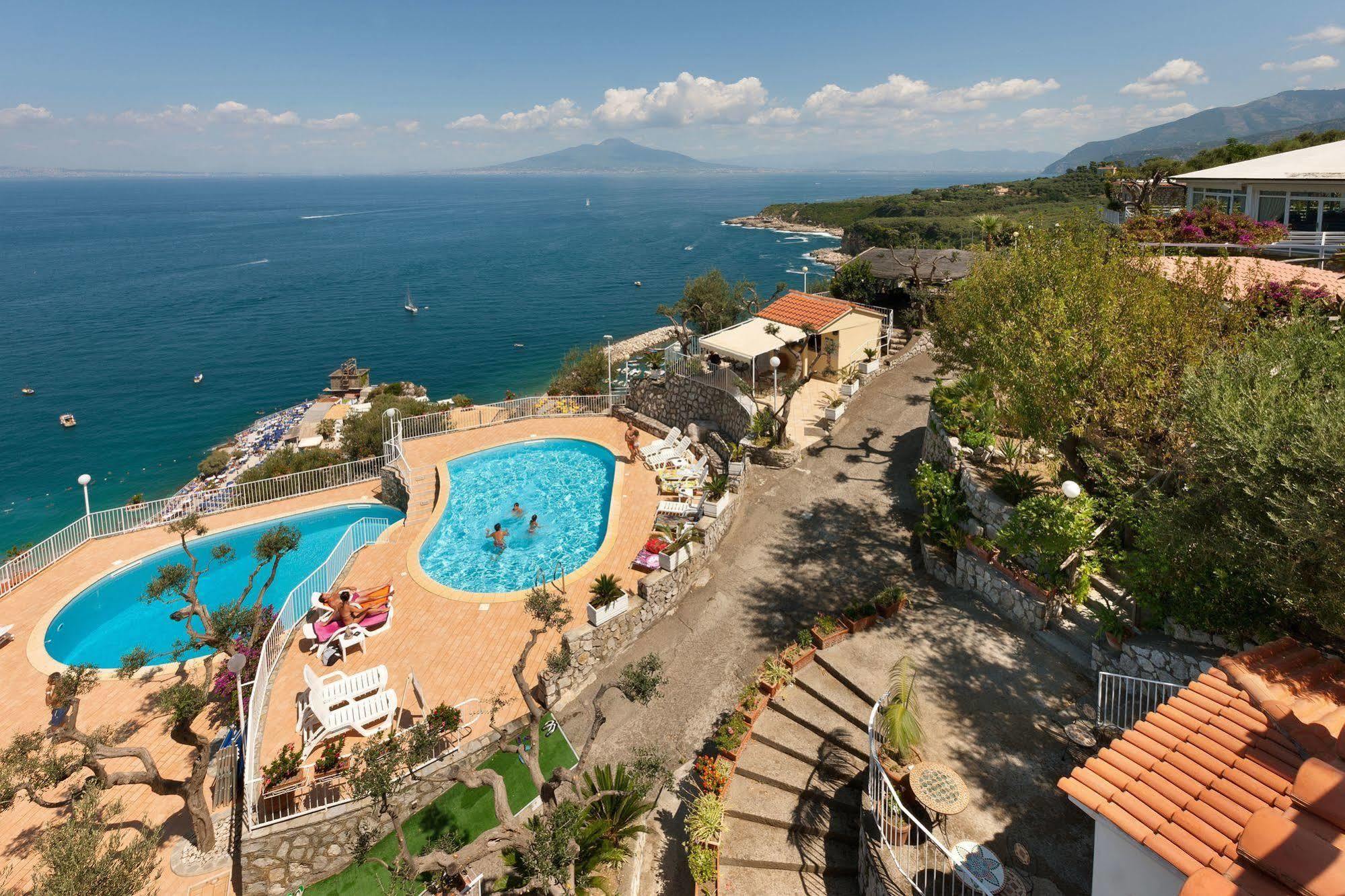 Villaggio Villa Lubrense ماسّا لوبْرينسِ المظهر الخارجي الصورة