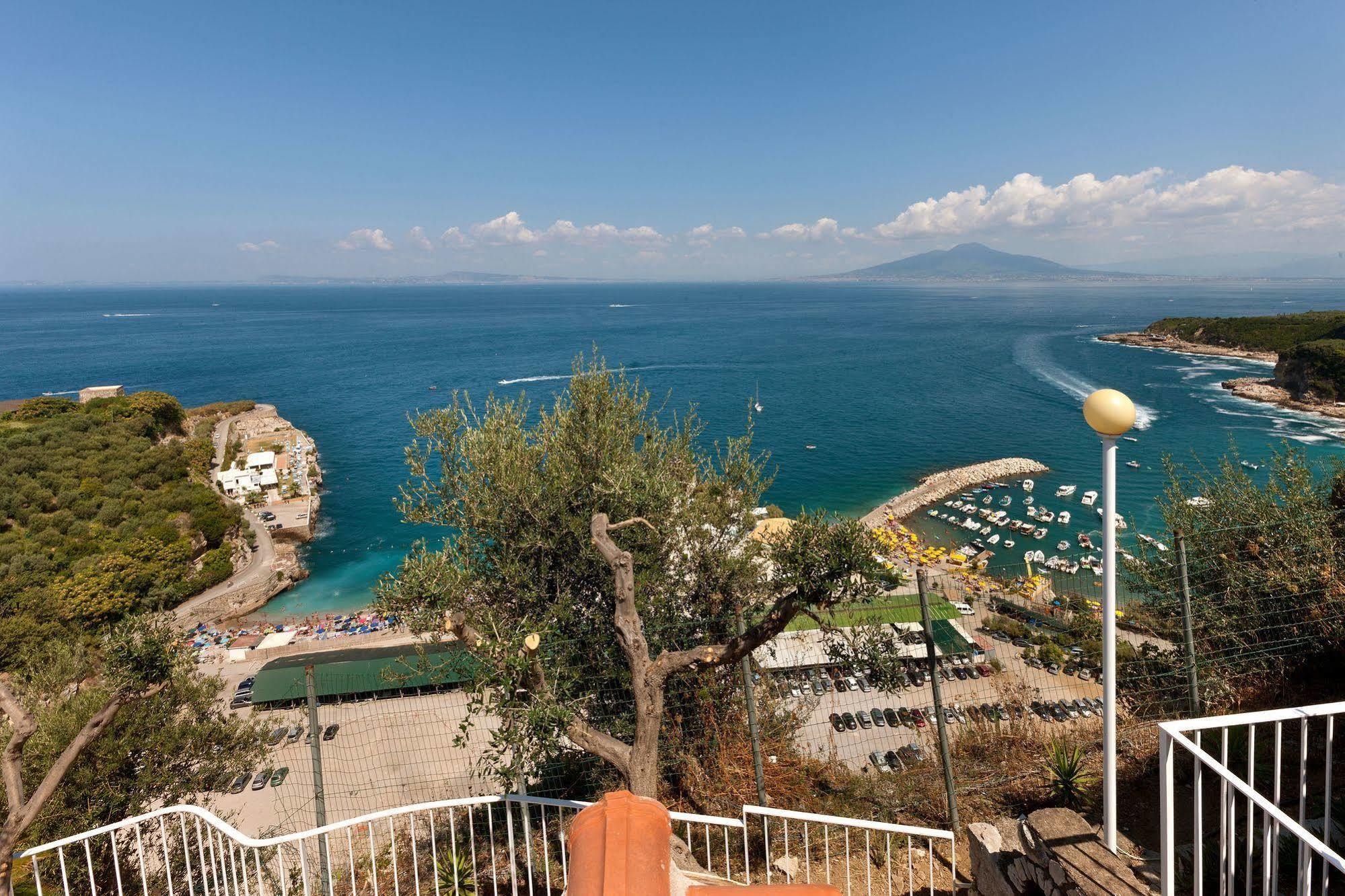 Villaggio Villa Lubrense ماسّا لوبْرينسِ المظهر الخارجي الصورة